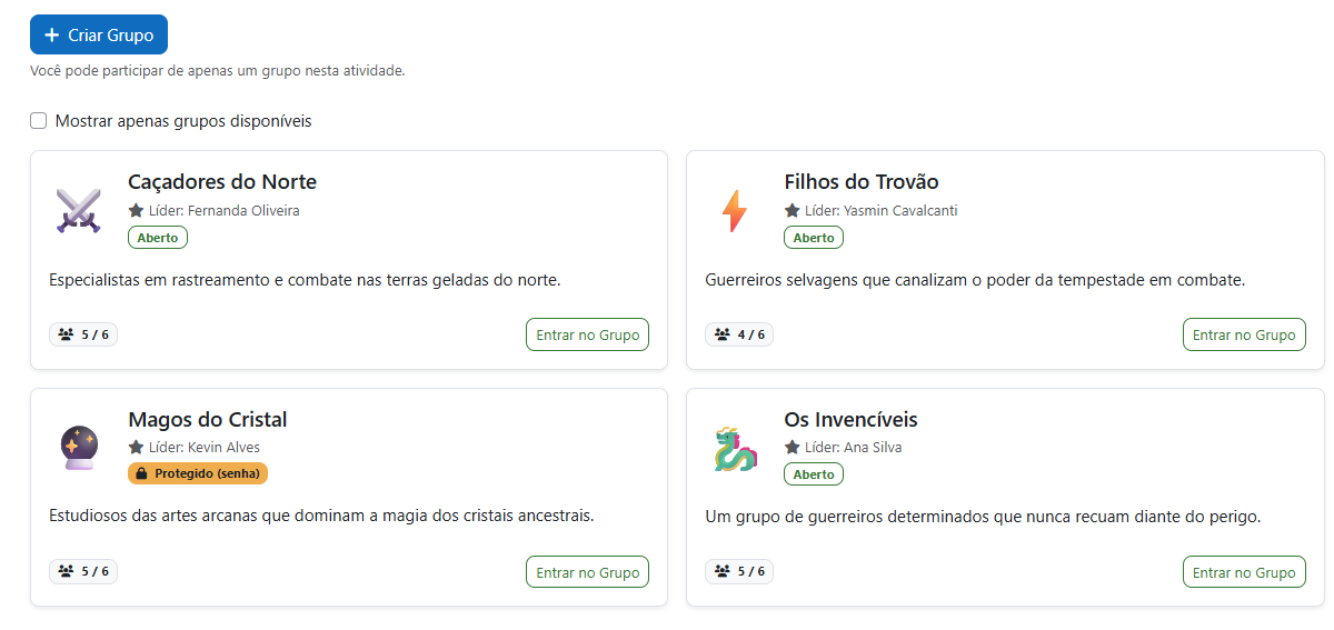 Tela da atividade PlayerGroup exibindo seis grupos criados pelos estudantes — Caçadores do Norte, Filhos do Trovão, Guerreiros da Luz (fechado), Magos do Cristal (protegido por senha), Os Invencíveis e Sombras Eternas — cada um com emoji, líder, descrição, contador de membros e botão Entrar no Grupo